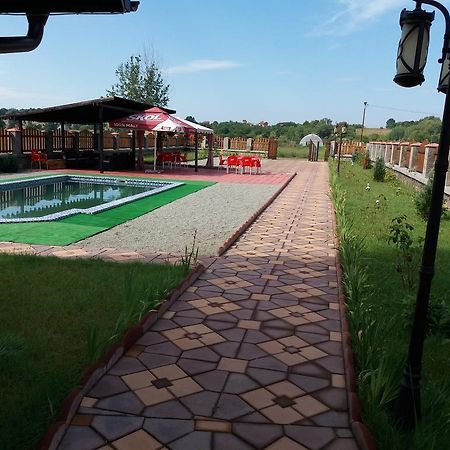 Casa Robi Hotell Pestisani Exteriör bild