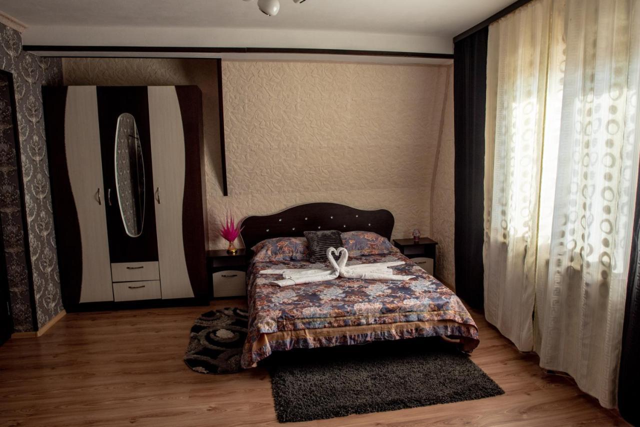 Casa Robi Hotell Pestisani Exteriör bild