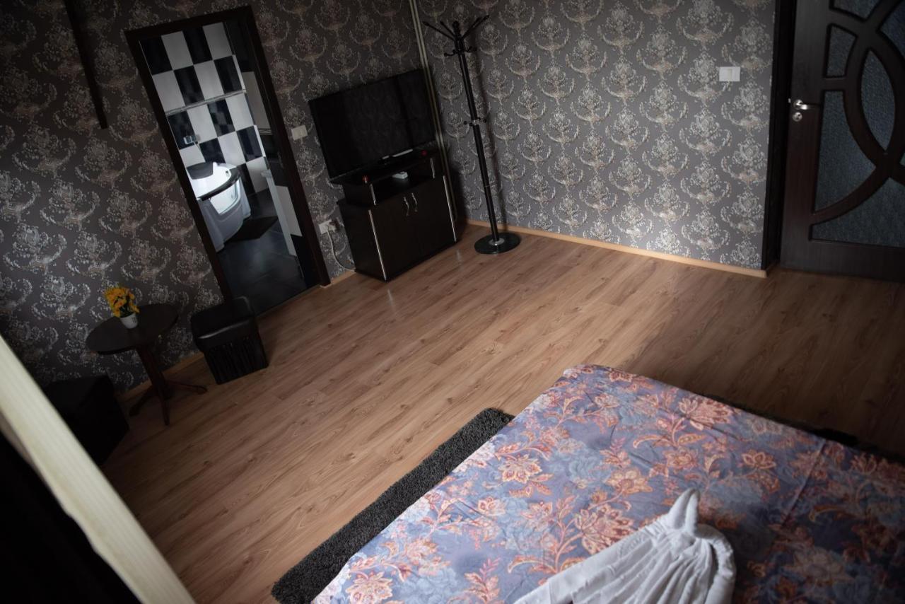 Casa Robi Hotell Pestisani Exteriör bild