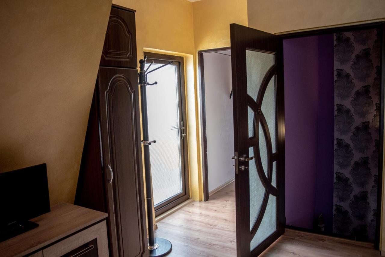 Casa Robi Hotell Pestisani Exteriör bild
