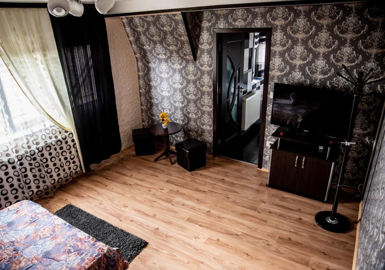 Casa Robi Hotell Pestisani Exteriör bild