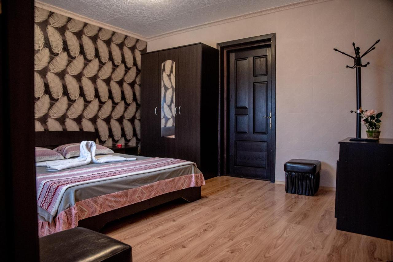 Casa Robi Hotell Pestisani Exteriör bild