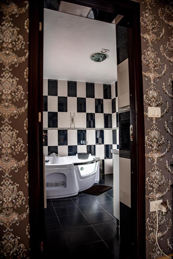 Casa Robi Hotell Pestisani Exteriör bild