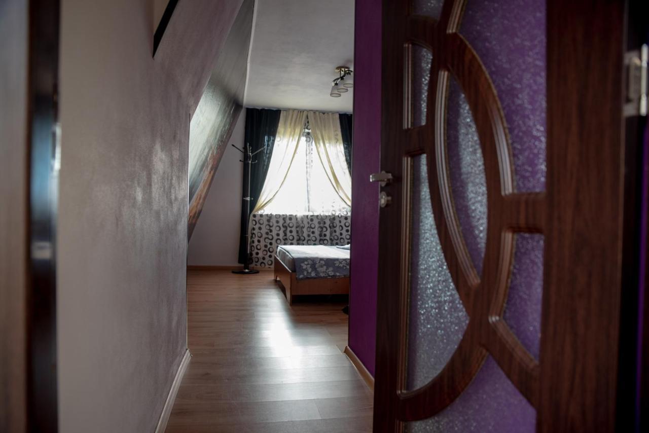 Casa Robi Hotell Pestisani Exteriör bild