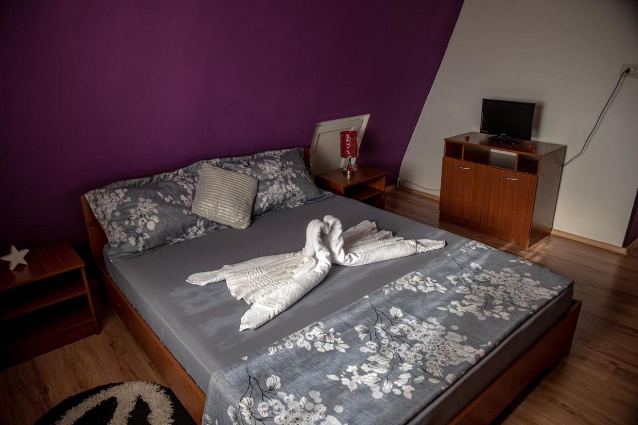 Casa Robi Hotell Pestisani Exteriör bild