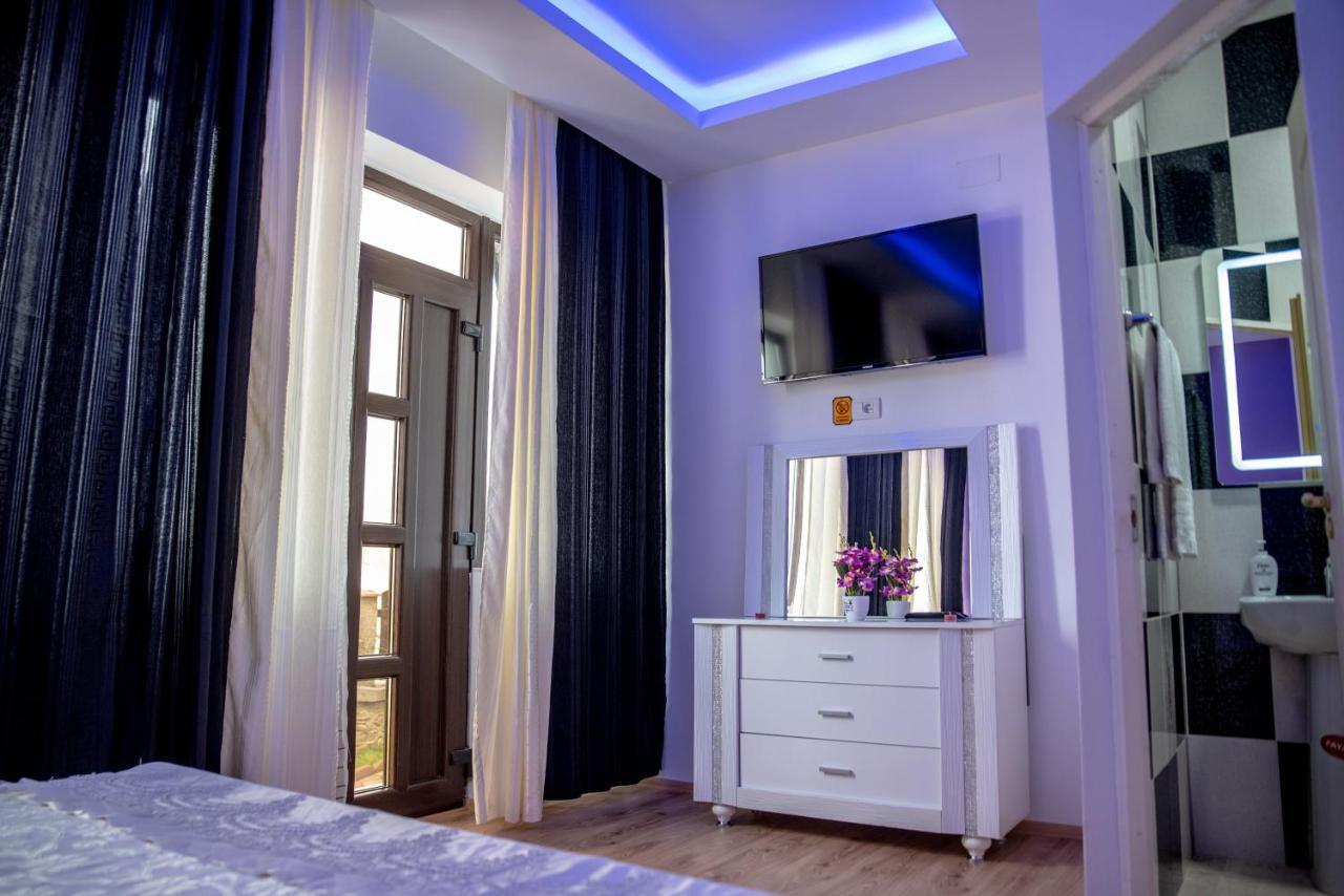 Casa Robi Hotell Pestisani Exteriör bild