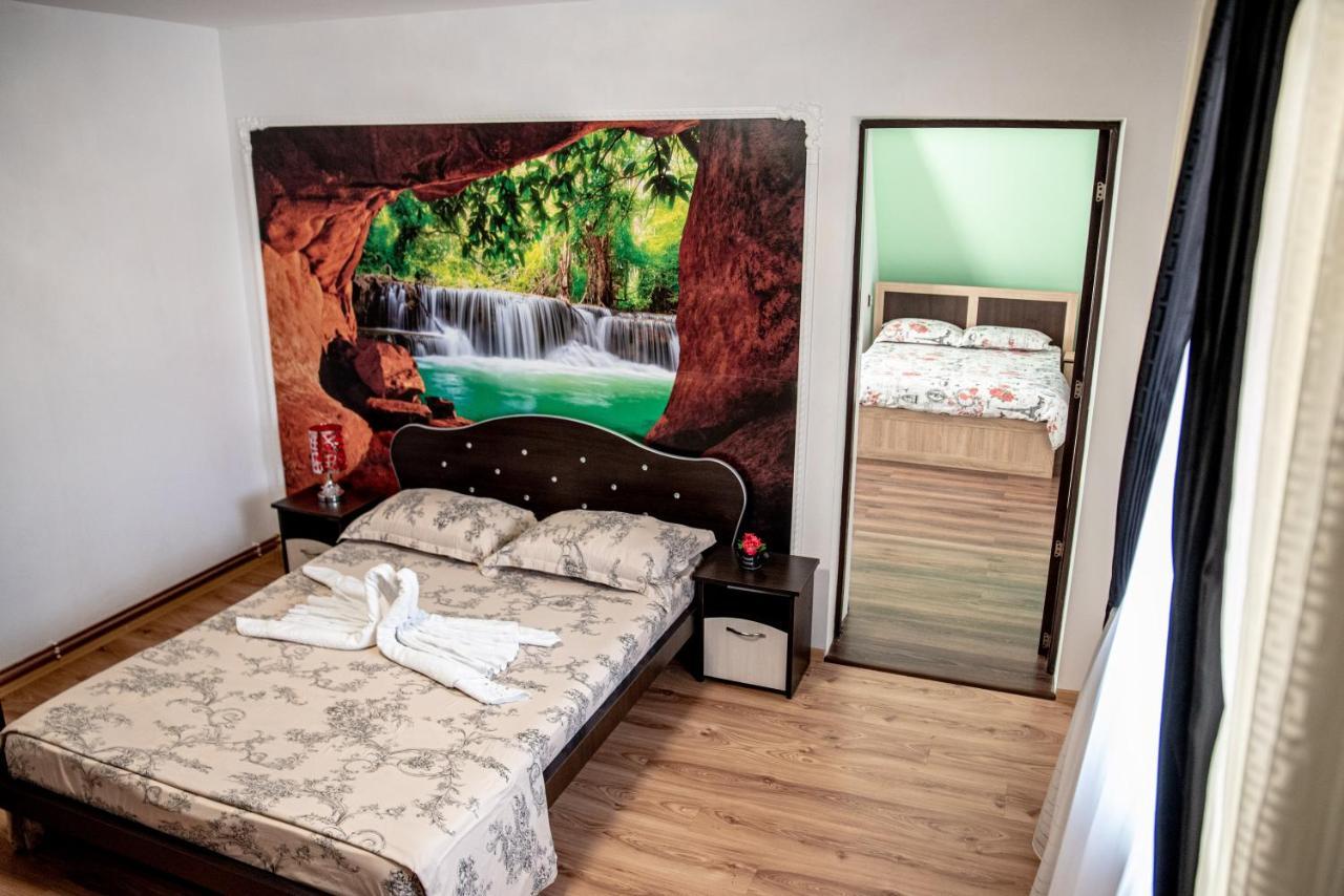 Casa Robi Hotell Pestisani Exteriör bild