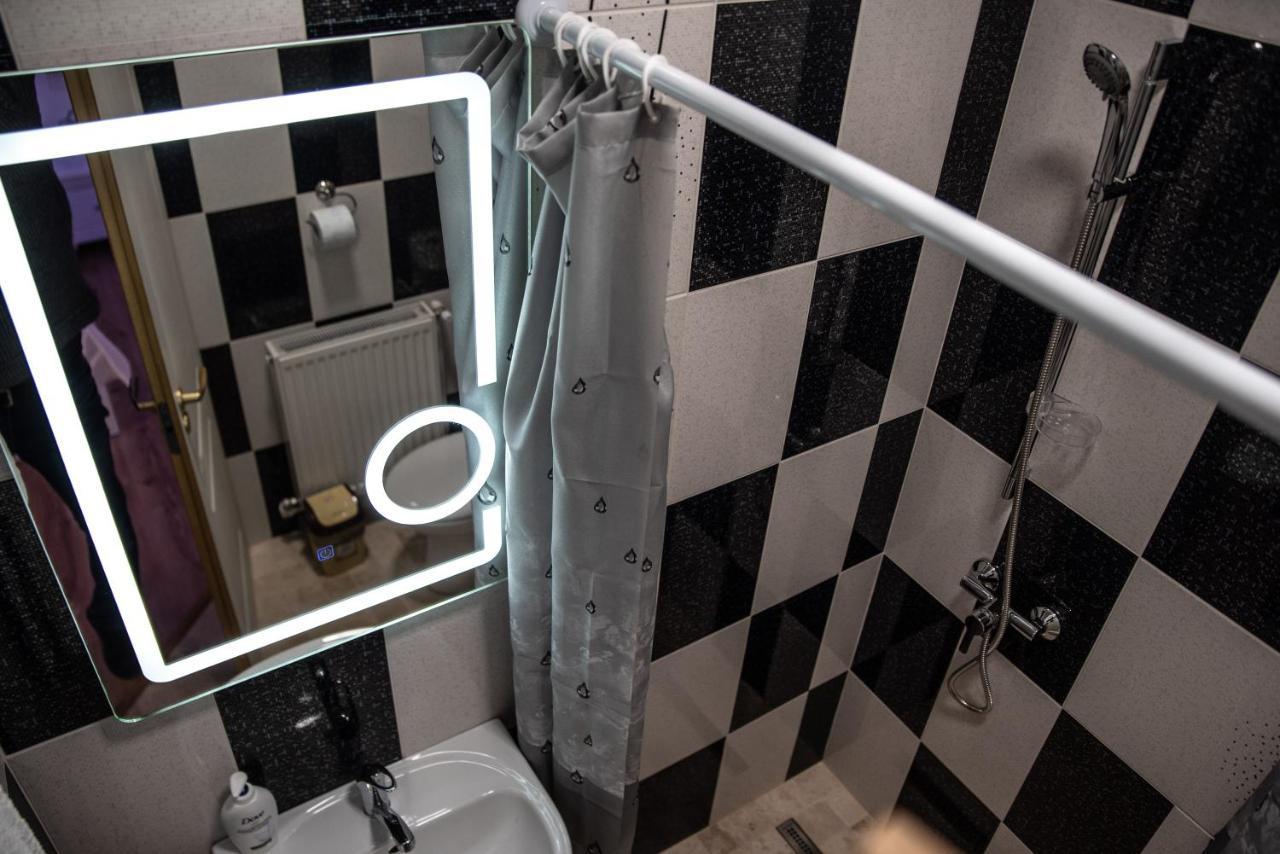 Casa Robi Hotell Pestisani Exteriör bild
