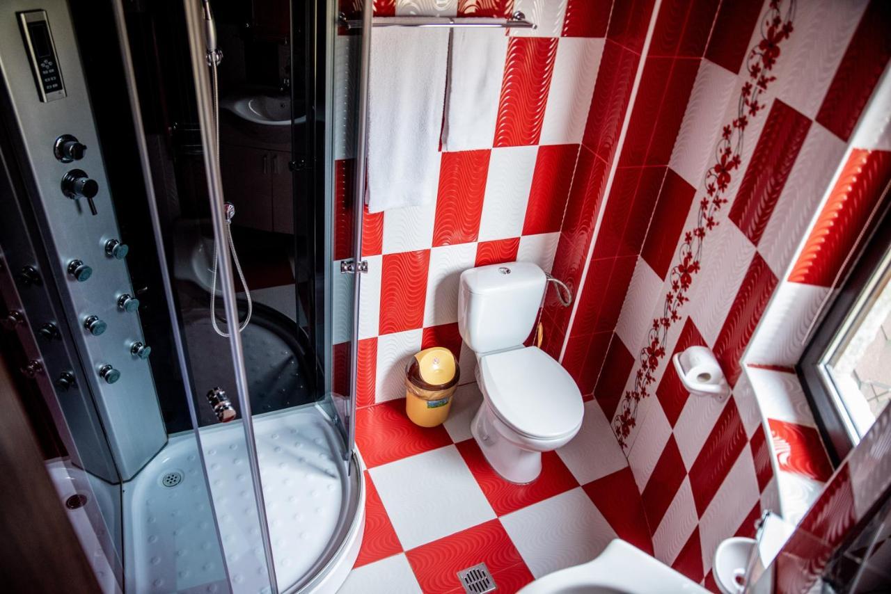 Casa Robi Hotell Pestisani Exteriör bild