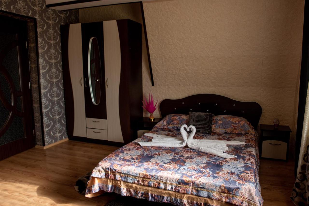 Casa Robi Hotell Pestisani Exteriör bild
