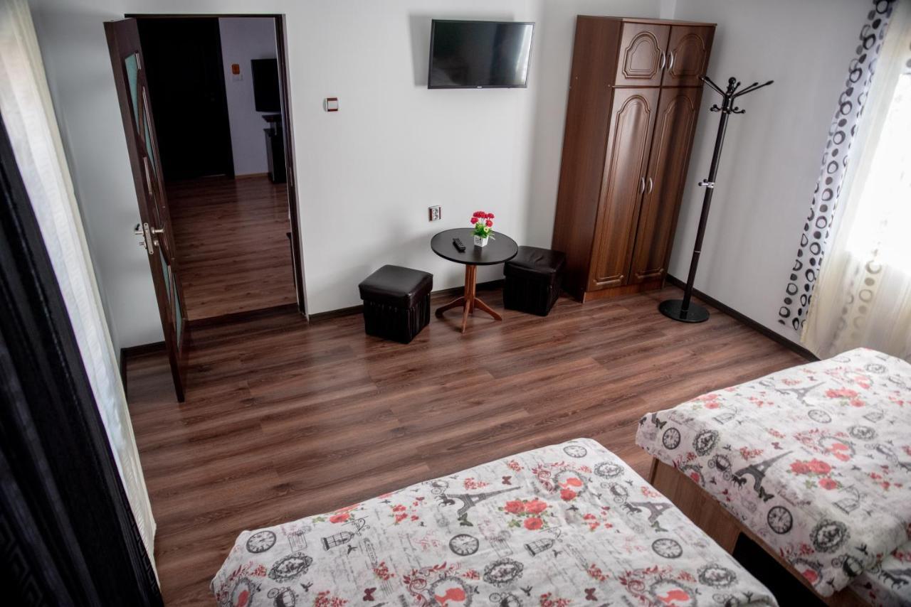 Casa Robi Hotell Pestisani Exteriör bild