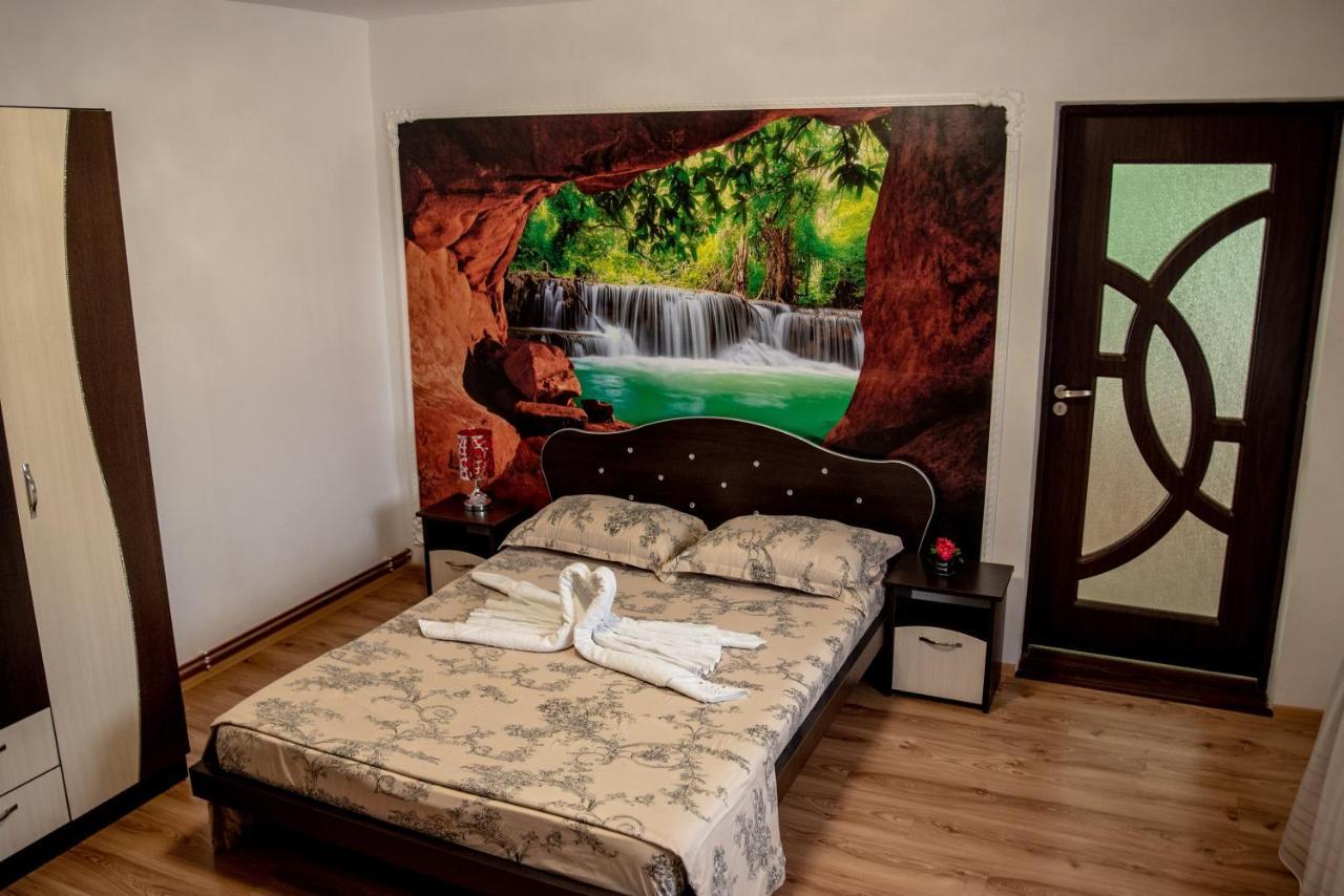 Casa Robi Hotell Pestisani Exteriör bild