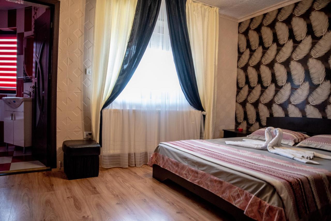 Casa Robi Hotell Pestisani Exteriör bild