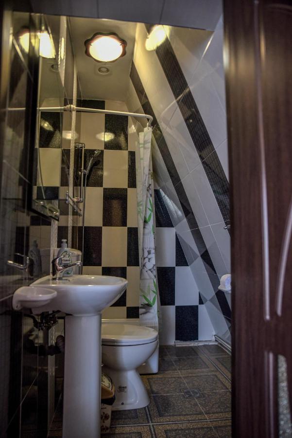 Casa Robi Hotell Pestisani Exteriör bild